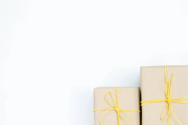 Närvarande gåva rutan craft papper julpaket — Stockfoto