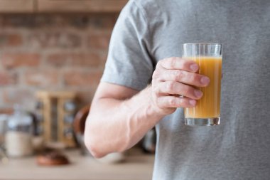 vejetaryen vegan diyet organik meyve suyu adam glas