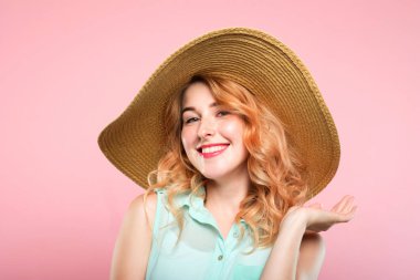 yaz tatil gezi şık plaj sunhat kadın