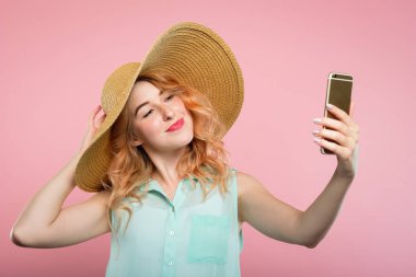 Selfie hayranlığı şık kadın hareket eden fotoğraf eğilimleri