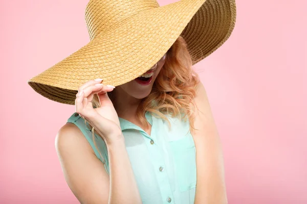 Sommerurlaub Reise stilvollen Strand Sonnenhut Frau — Stockfoto