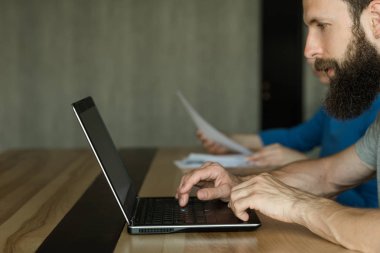 smm seo sosyal medya pazarlama boş dizüstü bilgisayar monitörü