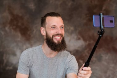 teknoloji selfie eğilim bağımlılığı adam fotoğraf telefon