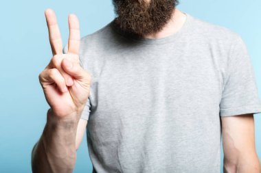 adam el gösteri iki numaralı v giriş sayma sakallı