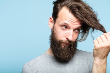 Erkek saç şekillendirme sorunları hipster berber