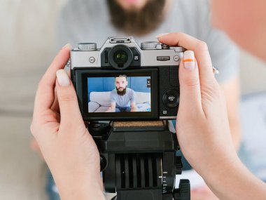video blog kameraman yaşam tarzı kadın el ateş