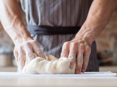 ekmek ev yapımı ekmek yiyecek adam el hamur yoğurmak