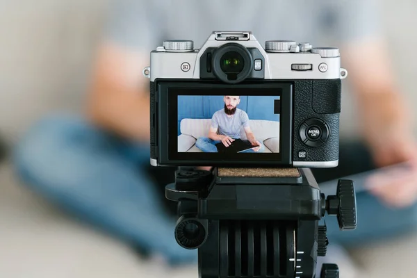 Creación Contenido Para Redes Sociales Imagen Hombre Barbudo Grabando Vídeo —  Fotos de Stock