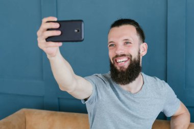 adam cep telefonu iletişim akışı blogger