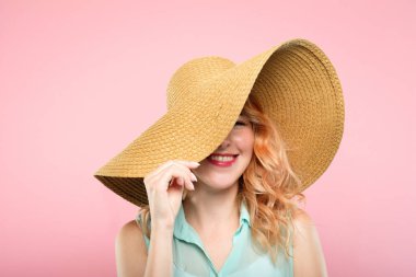yaz tatil tur şık plaj sunhat kadın