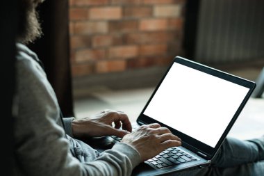 serbest grafik tasarımcı uzak iş dizüstü