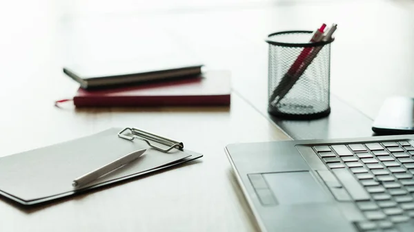 Idea de planificación estrategia trabajo cerebral portapapeles pluma — Foto de Stock