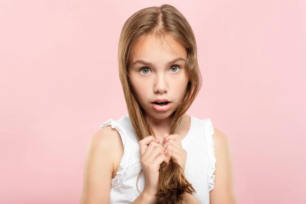 Cuidado do cabelo criança beleza saúde shampoo cabeleireiro menina — Fotografia de Stock