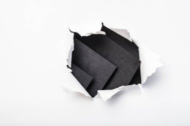 beyaz sayfa siyah temel katmanın sökük yırtık kağıt