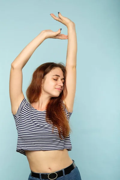 Sexig vacker tynar bort flicka stretching koppla av — Stockfoto