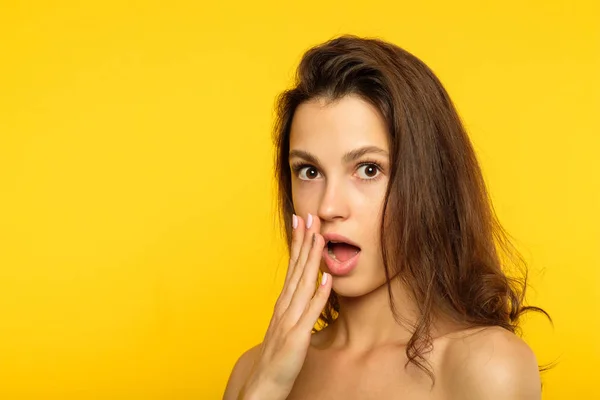 Crazy Unbelievable Shocked Surprised Astonished Woman Covering Mouth Hand Young — Stock Photo, Image