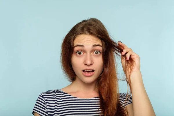 Cabello femenino problema daño desaliñado estilo belleza —  Fotos de Stock