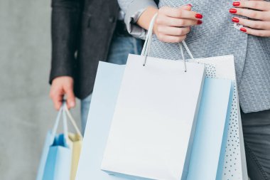 tatil alışveriş satın alma kadın çanta taşıyan hediyeler