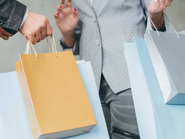 bağımlısı çanta el tüketicilik mağaza satış alışveriş