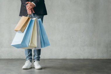tatil satış alışveriş tüketim adam tutun çanta