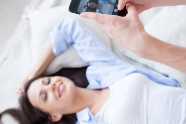 ev photoshoot çıkart fotoğraf kız eğlence