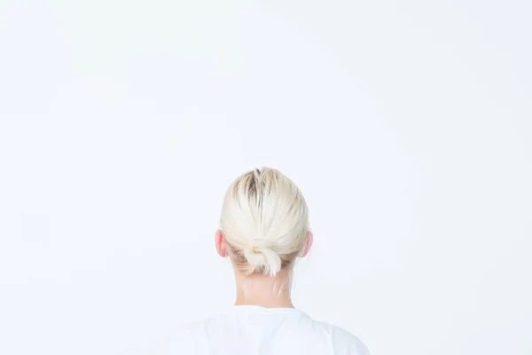 Backview femme recherche invisible objet blanc — Photo