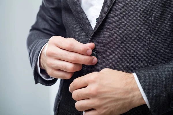 Hombre de negocios traje chaqueta elegante oficina vestido código — Foto de Stock
