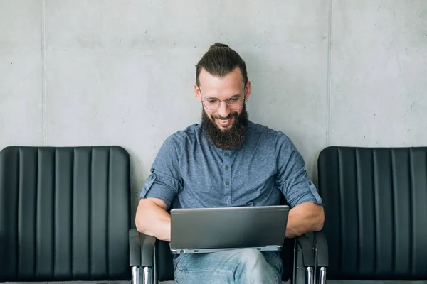 Video conference business communication man laptop — Stock Photo, Image