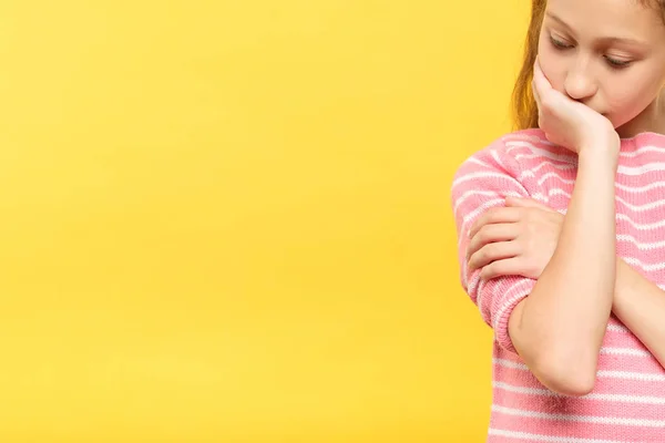 Triste pensativo menina olhando para baixo emoção — Fotografia de Stock