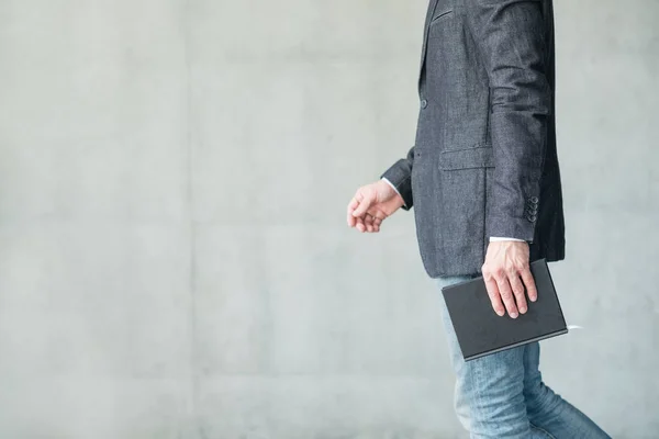 Business man walking smart casual fashion style — Stock Photo, Image