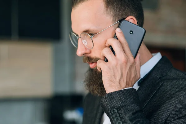 Business conversa telefone homem falando móvel — Fotografia de Stock