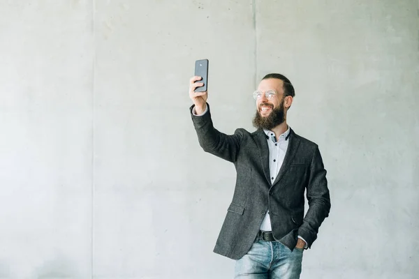 Hombre de negocios selfie coach social media influencer — Foto de Stock