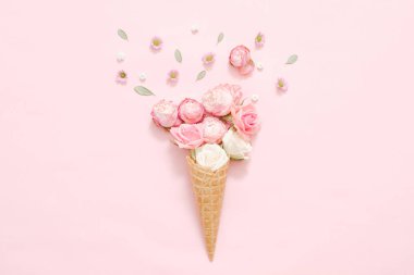 kadın kavramsal hediye kompozisyon gül koni