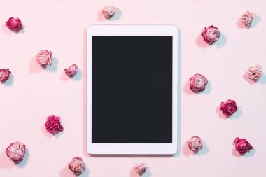bloglama sosyal ağlar tablet bilgisayar düz lay