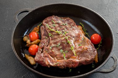 Restoran ızgara et ana yemek pişirme