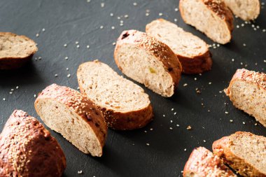 kepekli ekmek ekmek dilimleri arka plan kürek