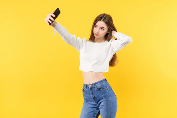 Mujer selfie adicción redes sociales influencia —  Fotos de Stock