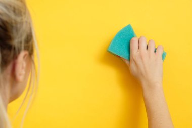 ev temizlik güvenli süper temiz kadın silme