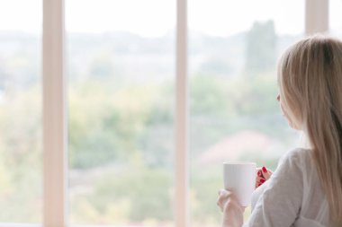 pencere tutun içki bak sabah içecek kadın