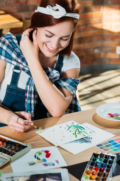 Studio Workplace Painting Hobby Smiling Redhead Woman Doing First Brushstrokes — Stock Photo, Image