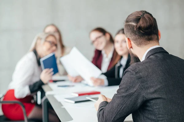 Ομαδική εργασία εταιρική επιχείρηση θέμα συζήτησης εργασιών — Φωτογραφία Αρχείου