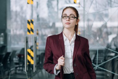 şirket çalışanı kelle office çalışma alanı