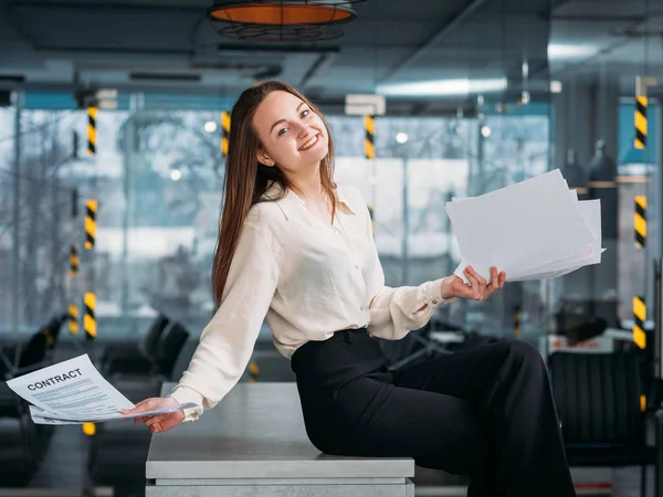 Negoziazione di successo avvocato aziendale sul posto di lavoro — Foto Stock