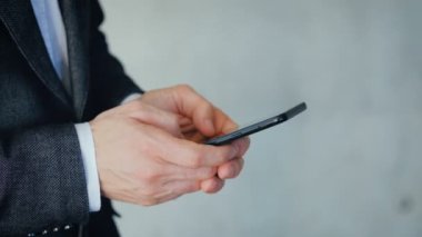Yazışma eller iş telefon mesaj yazın
