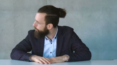 beklenti gergin gergin iş adamı bekliyorum