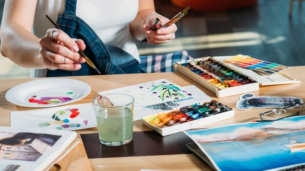 Studio workplace woman painting hobby palette — Stock Photo, Image