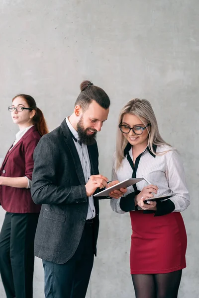 Negocio comentarios equipo tableta copia espacio — Foto de Stock