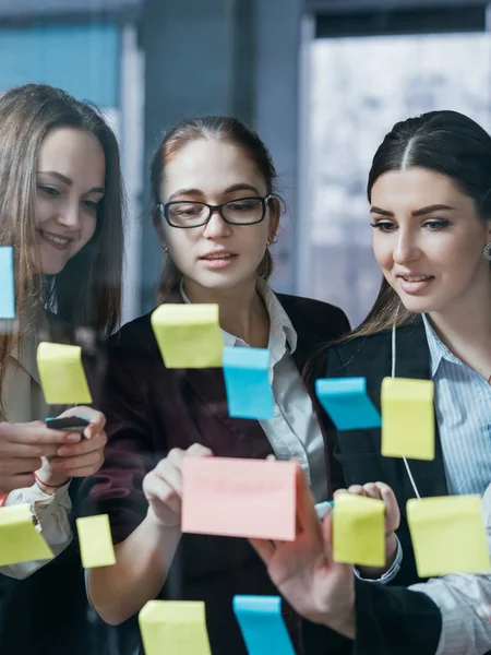 Equipo de negocios cooperación post nota oficina del grupo —  Fotos de Stock