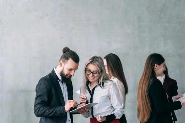 Negocio comentarios equipo tableta copia espacio — Foto de Stock