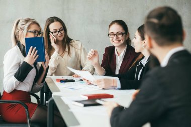 dostu ofis başarılı takım istatistikleri tartışmak